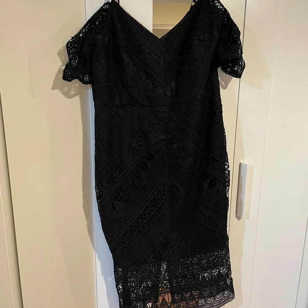 City Chic Black Cold-Shoulder Lace Midi Dress